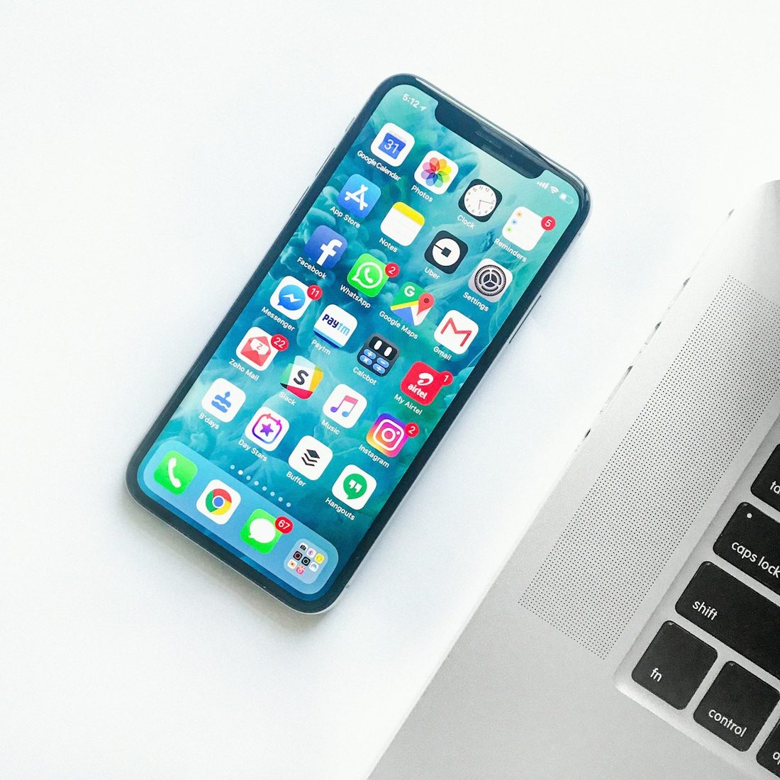 凤凰体育 APP 赛程与赛事列表界面示意